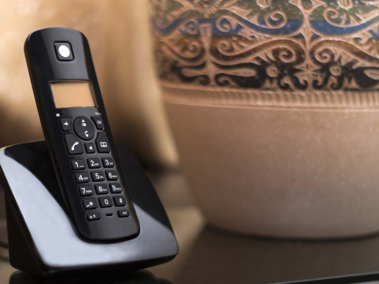 Teléfono fijo en una estación de carga